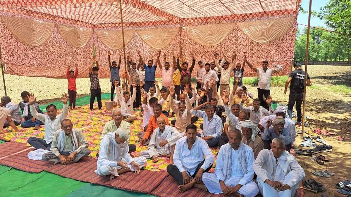 दयानतपुर में किसानों का अनिश्चितकालीन धरना शुरू